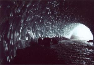 Iva Hlaváčková: Ledovcová jeskyně (Islan
