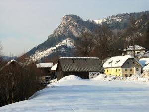 Falkenstain nad obcí Schwarzau