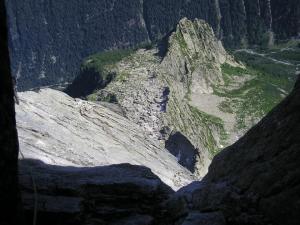 Pohled dolů ze sev. hrany Badile