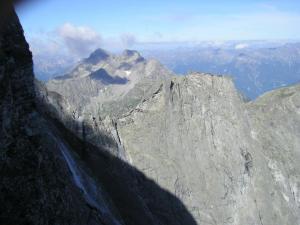 Rozhledy ze severní hrany Badile