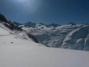 Traverz na ledovec pri ceste na Fluchtkogel