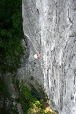 Thomas vše sleduje od kruhu